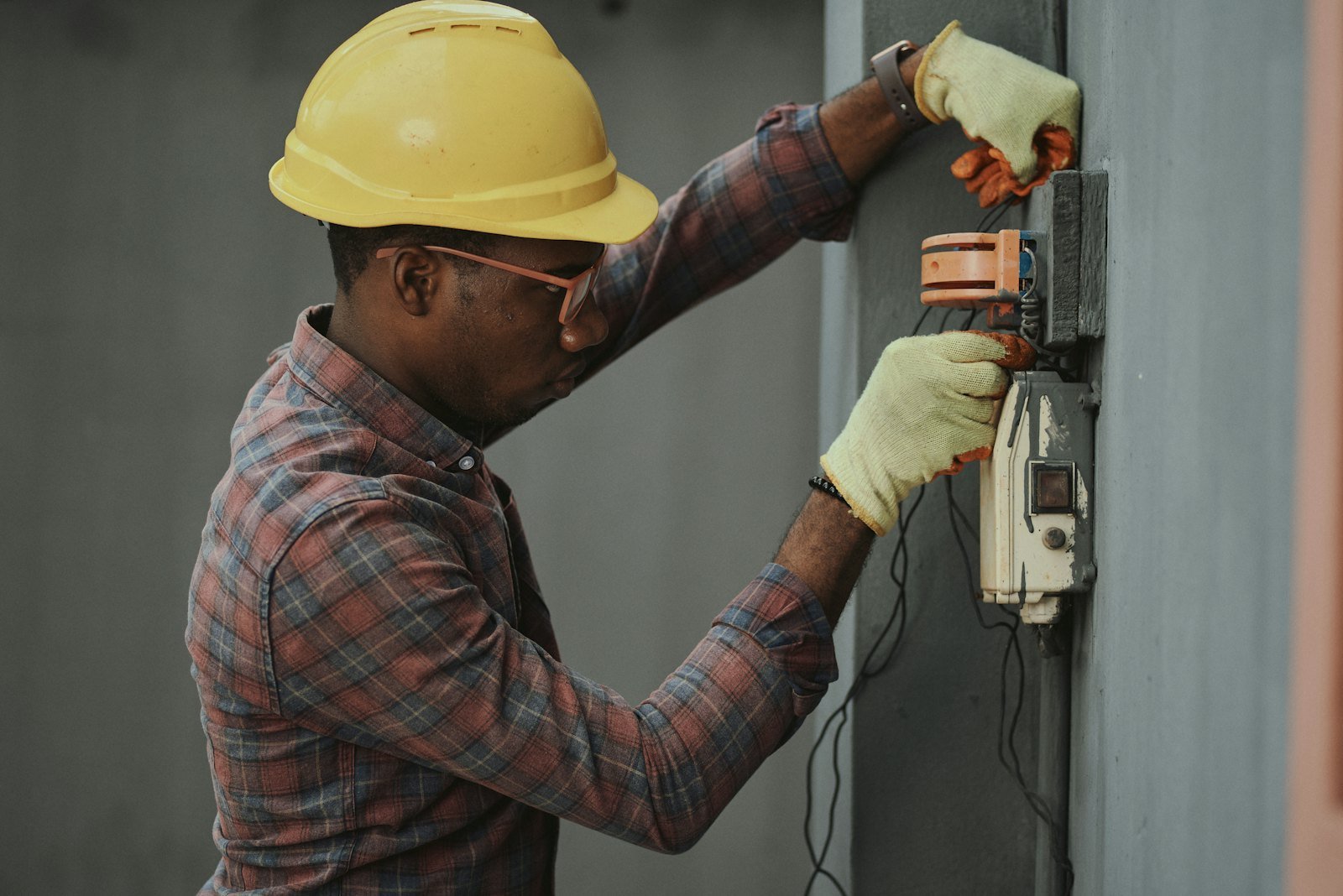 Find The Leak Where It Starts — Leakingroof.ae