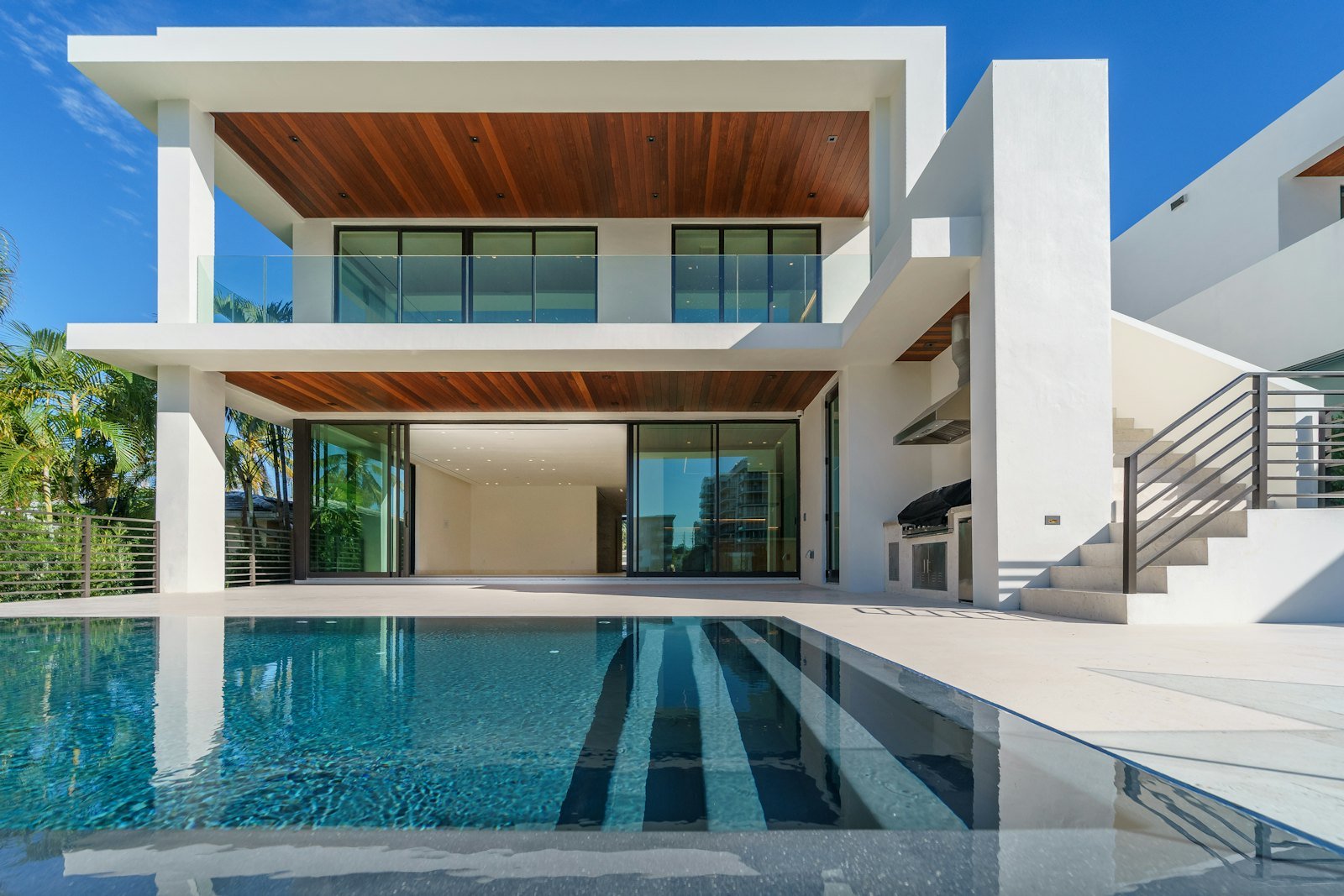 Full Roof Renewals That Last — Leakingroof.ae